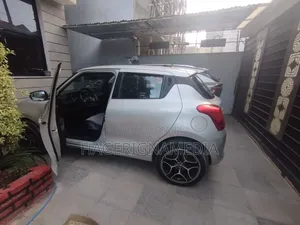 Suzuki Swift 2022 Silver