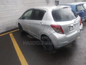 Toyota Yaris 2012 Silver
