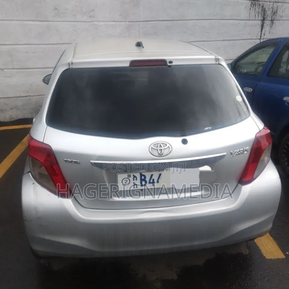 Toyota Yaris 2012 Silver
