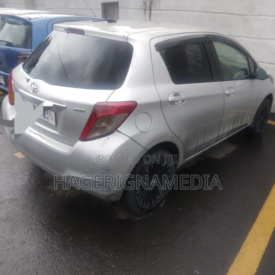 Toyota Yaris 2012 Silver