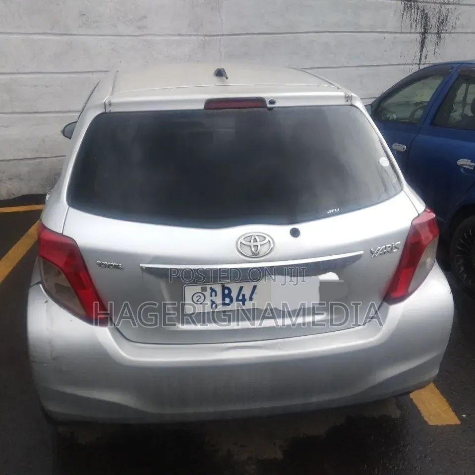 Toyota Yaris 2012 Silver