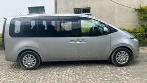 Hyundai Staria 2023 Gray