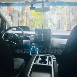 Hyundai Staria 2023 Gray