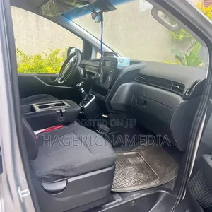 Hyundai Staria 2023 Gray