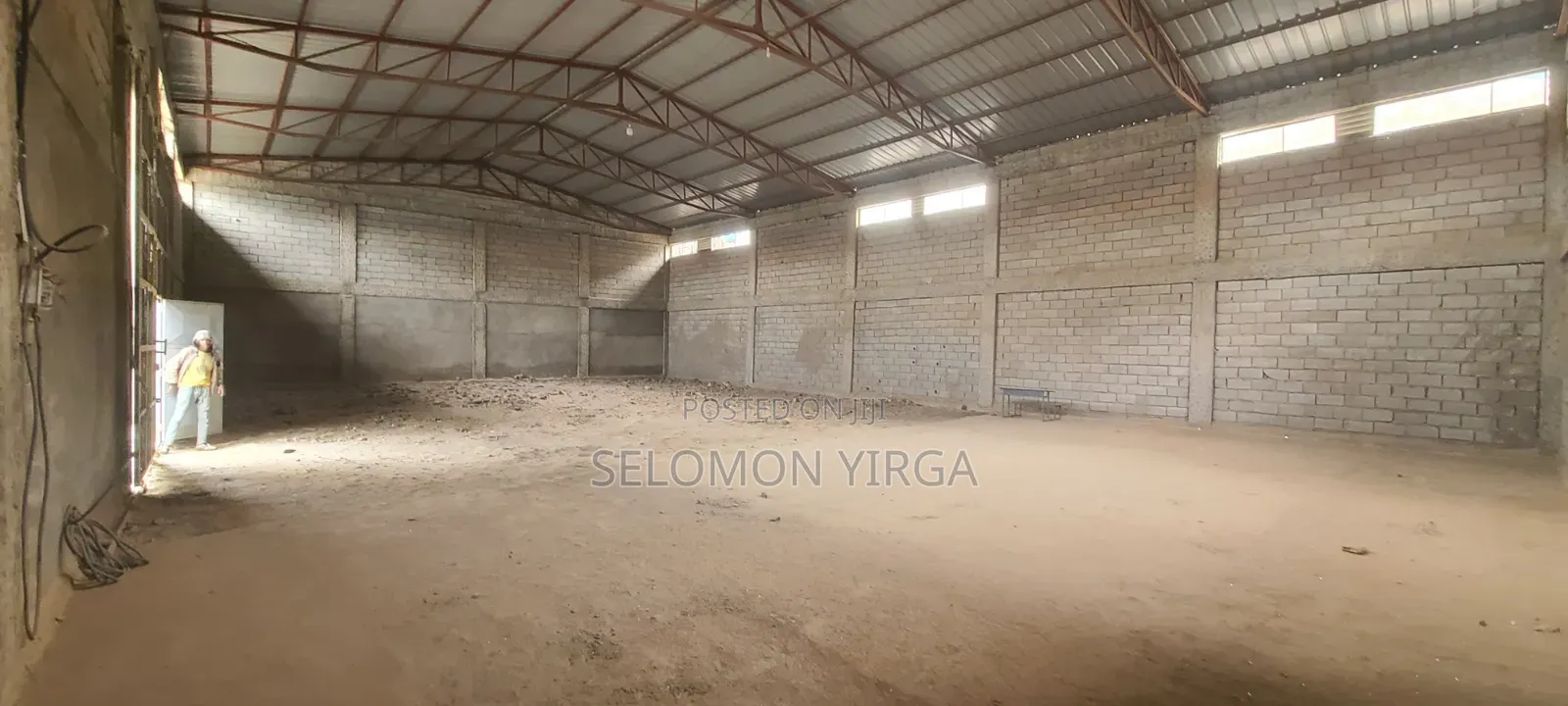 መጋዘን ክራይ 500ካሬ የሆነ ሰፊ ጊቢ ያለዉ