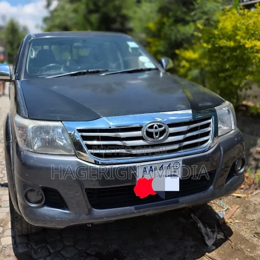 Toyota Hilux 2012 Black