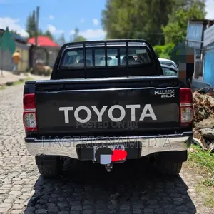 Toyota Hilux 2012 Black