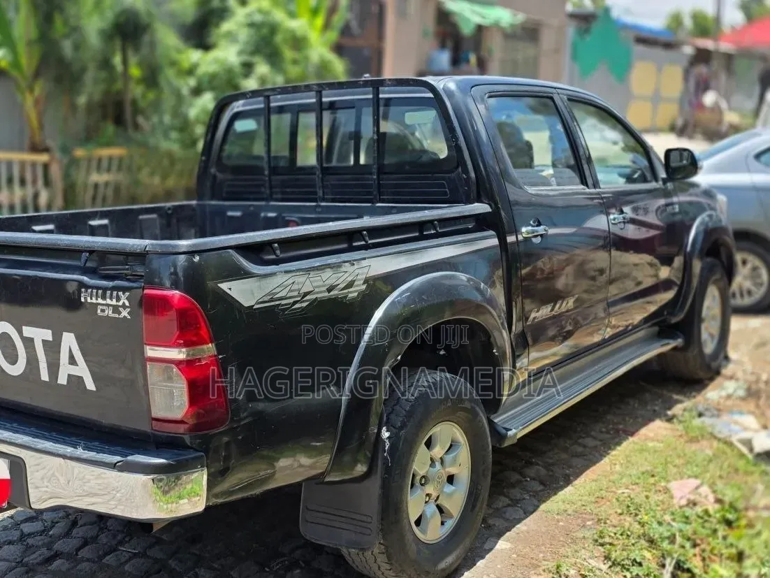 Toyota Hilux 2012 Black