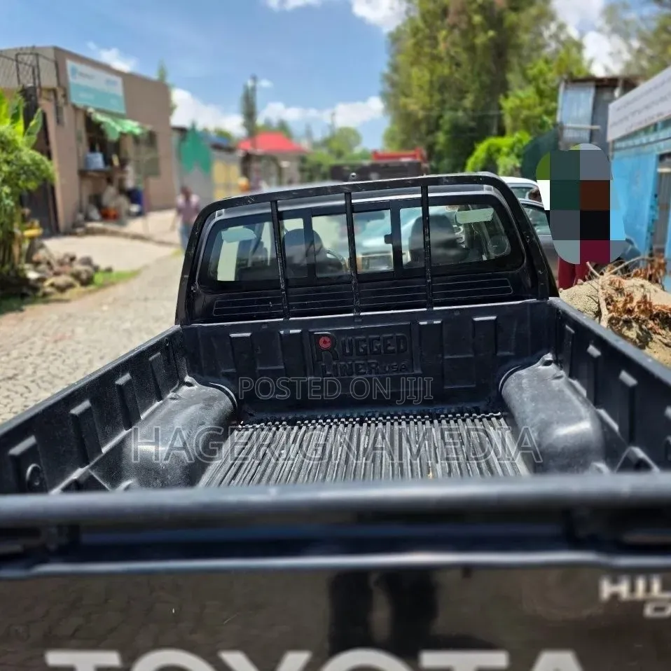 Toyota Hilux 2012 Black