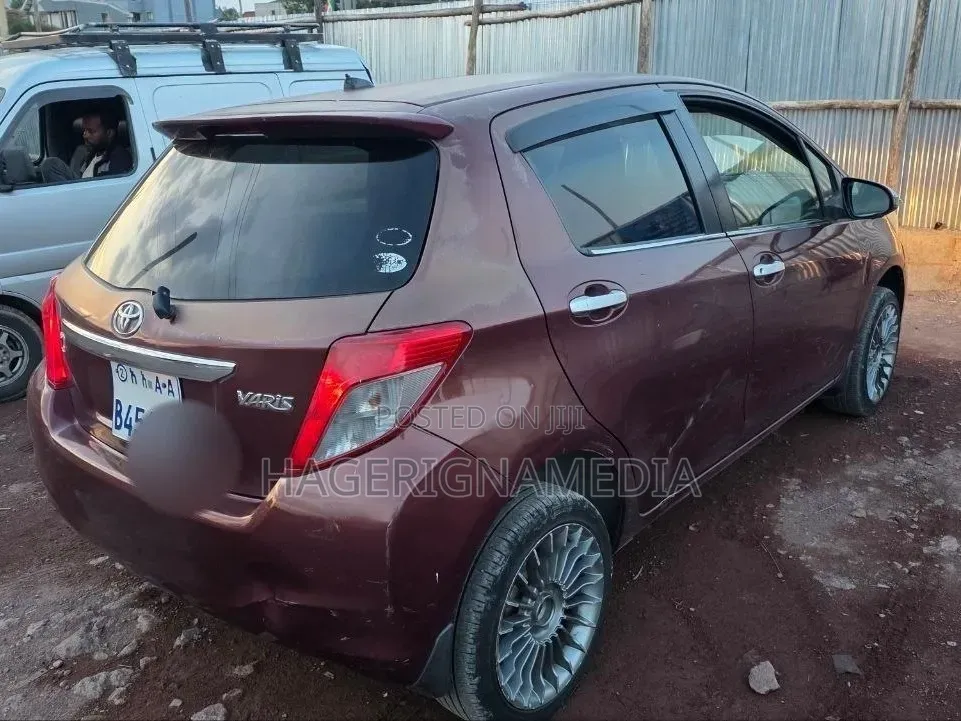 Toyota Yaris 2011 Red