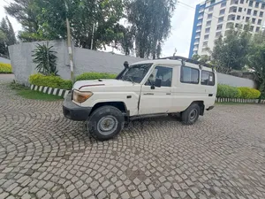 Toyota Land Cruiser 2010 White