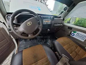 Toyota Land Cruiser 2010 White