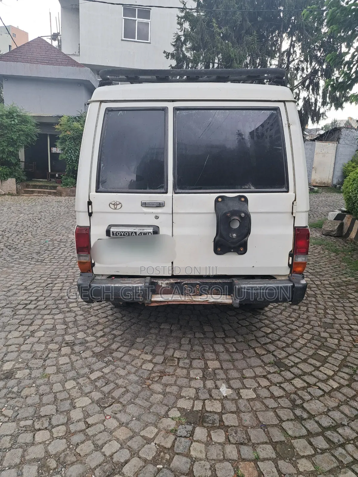 Toyota Land Cruiser 2010 White