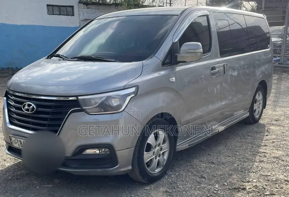 Hyundai Staria 2022 Silver