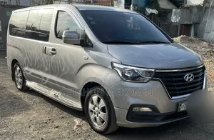 Hyundai Staria 2022 Silver