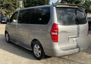 Hyundai Staria 2022 Silver