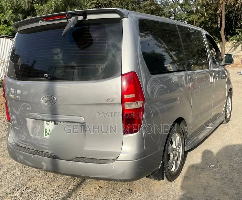 Hyundai Staria 2022 Silver