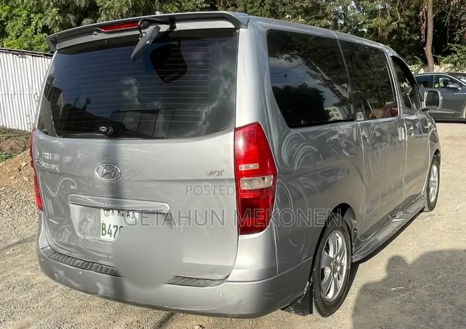 Hyundai Staria 2022 Silver
