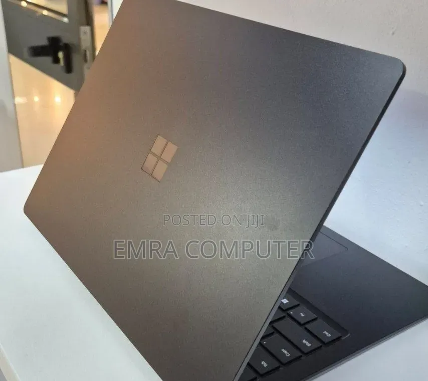 New Laptop Microsoft Surface 16GB Intel Core i7 SSD 512GB