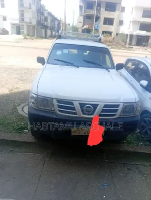 Nissan Patrol 2004 White