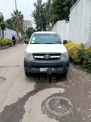 Toyota Hilux 2006 White