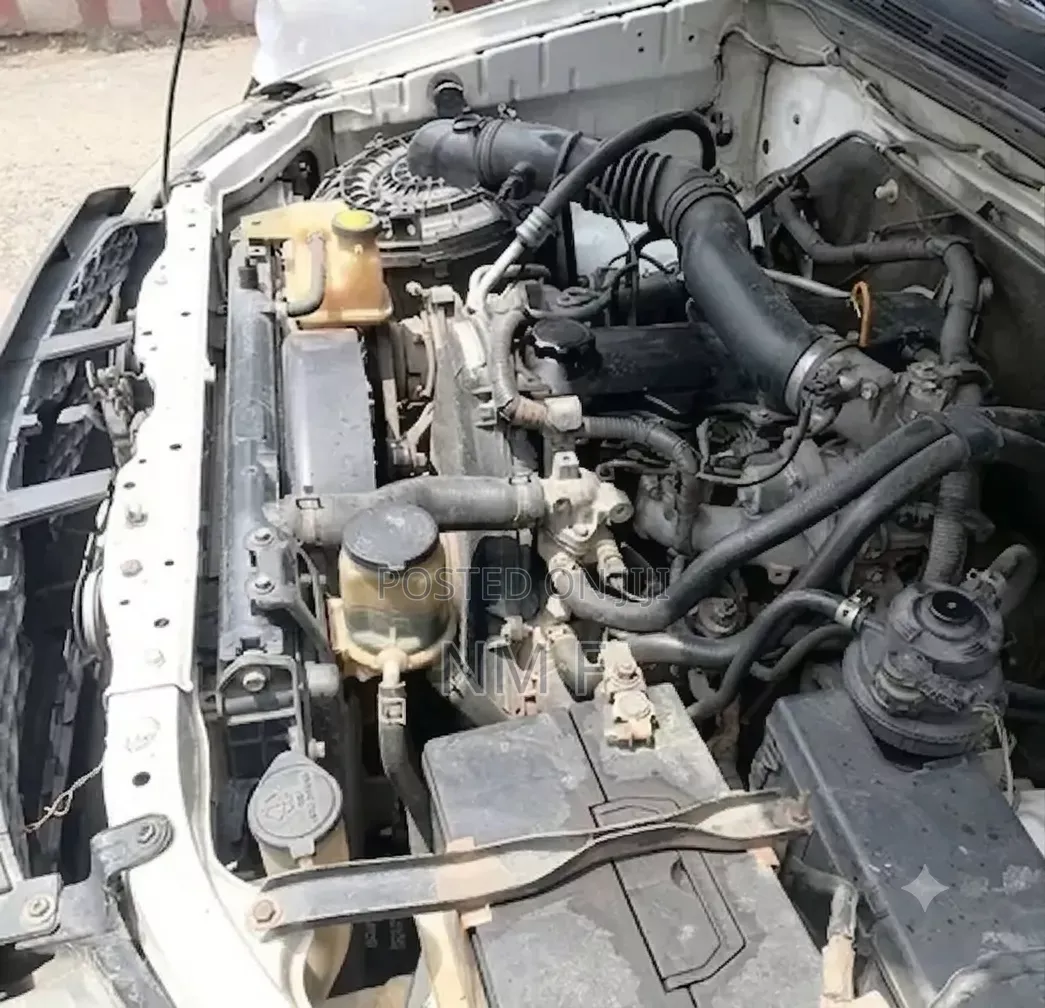 Toyota Hilux 2006 White