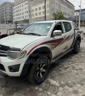 Mitsubishi L200 2012 White