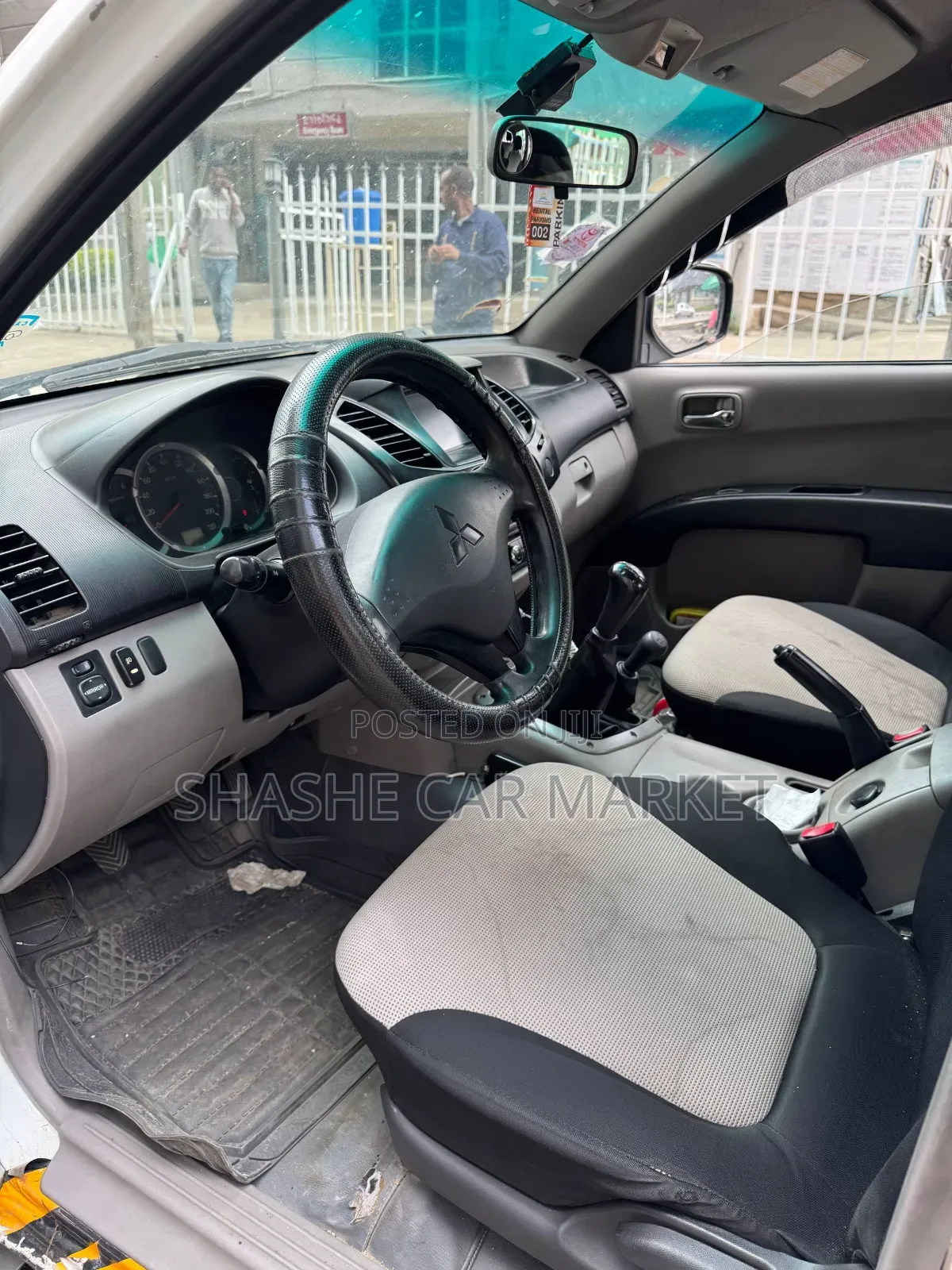 Mitsubishi L200 2012 White