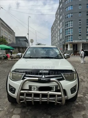 Mitsubishi L200 2012 White