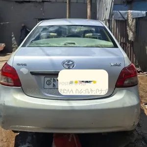 Toyota Yaris 2011 Off white