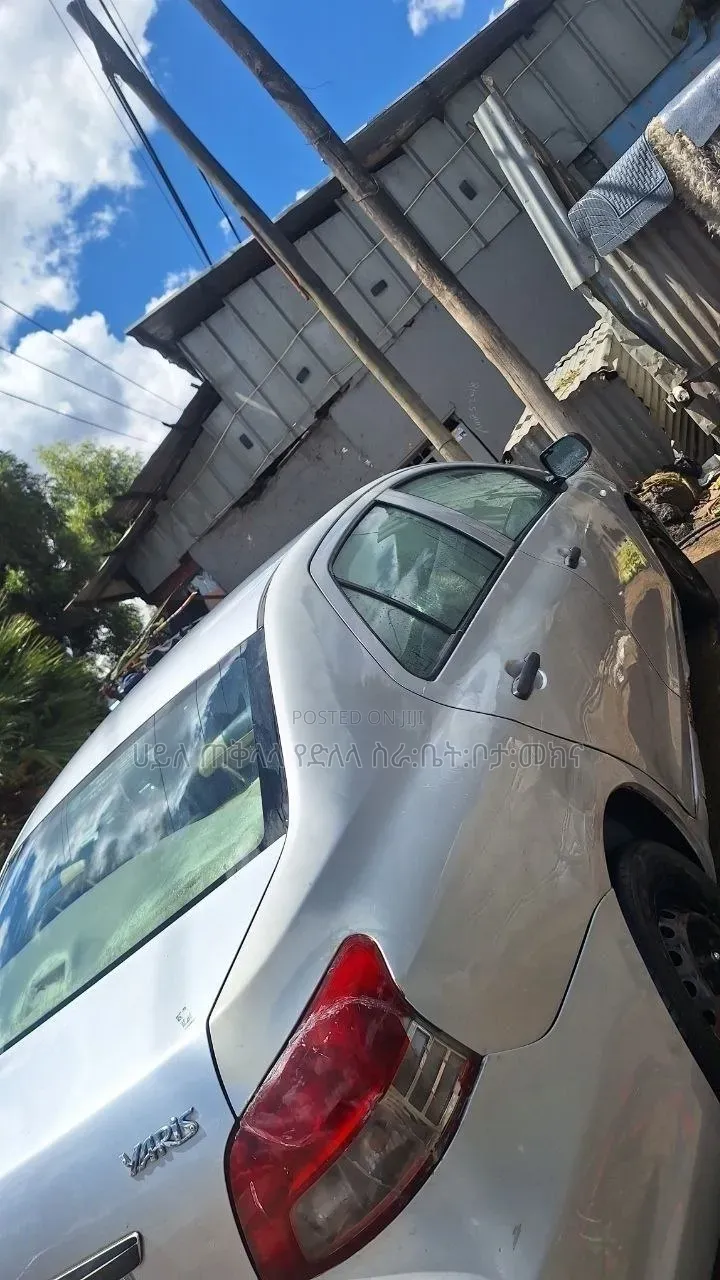 Toyota Yaris 2011 Off white