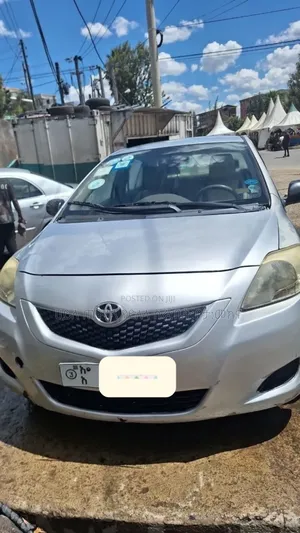 Toyota Yaris 2011 Off white