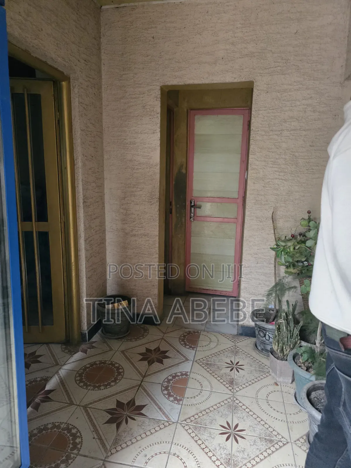 4bdrm Villa in Akaky Kaliti for sale