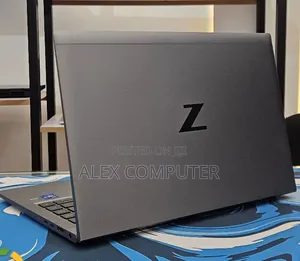 New Laptop HP ZBook Firefly G8 16GB Intel Core i7 SSD 512GB