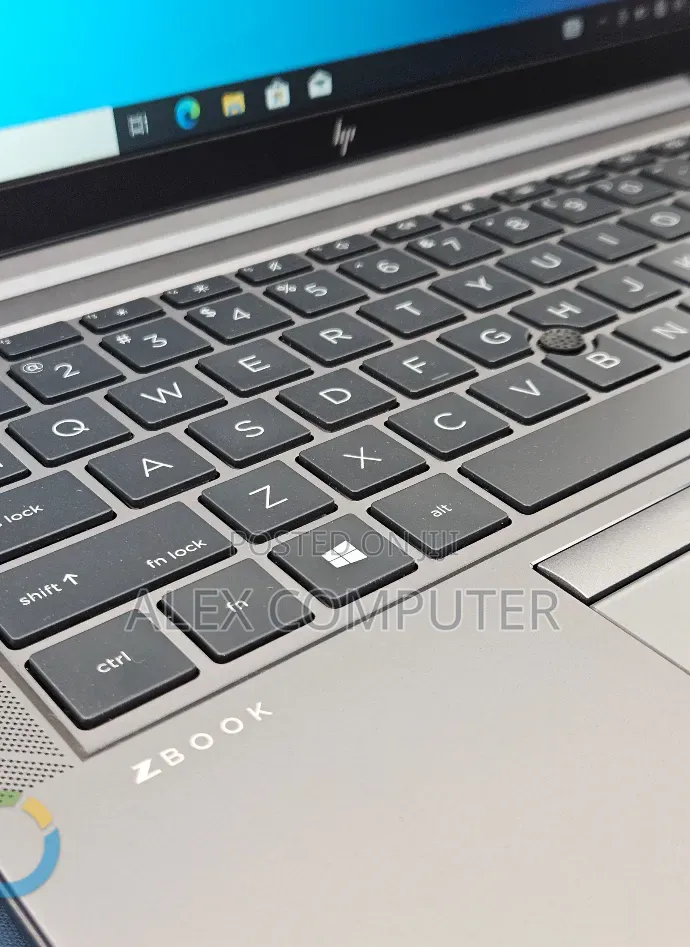 New Laptop HP ZBook Firefly G8 16GB Intel Core i7 SSD 512GB