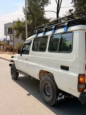 Toyota Land Cruiser 1990 White