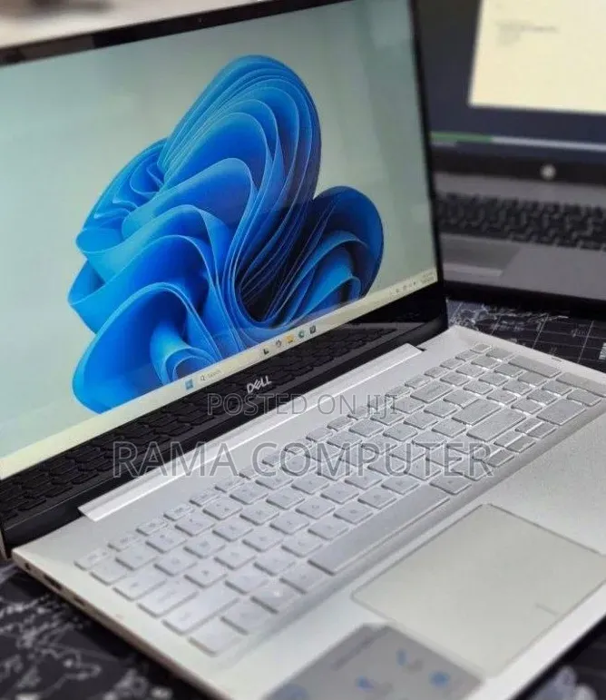 New Laptop Dell Inspiron 15 8GB Intel Core i5 SSD 256GB