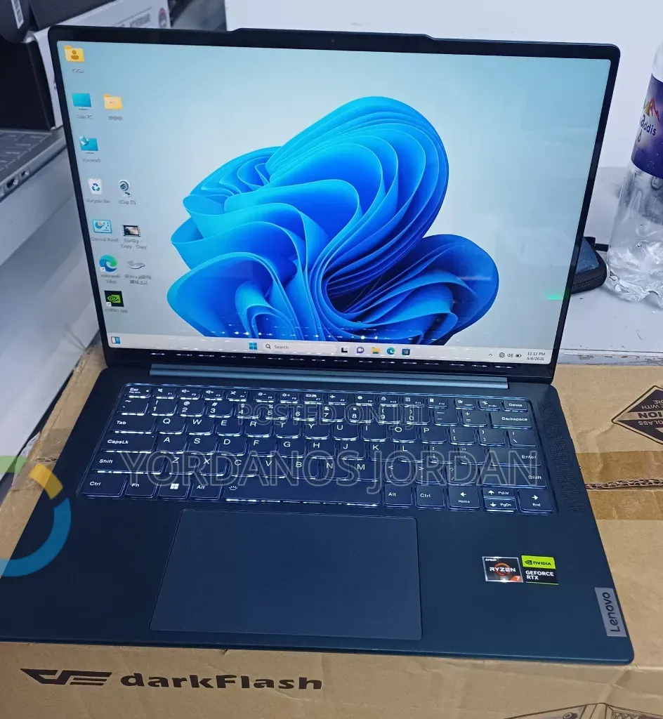 New Laptop Lenovo Yoga 700 16GB AMD Ryzen 7 SSD 512GB
