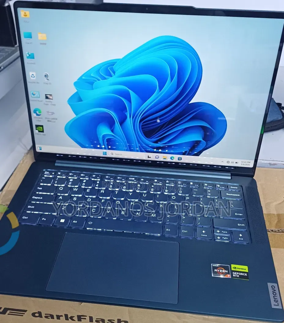 New Laptop Lenovo Yoga 700 16GB AMD Ryzen 7 SSD 512GB