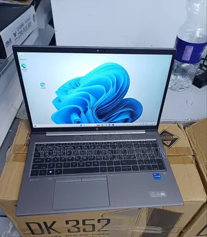 New Laptop HP ZBook Firefly G8 16GB Intel Core i7 SSD 512GB