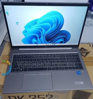 New Laptop HP ZBook Firefly G8 16GB Intel Core i7 SSD 512GB