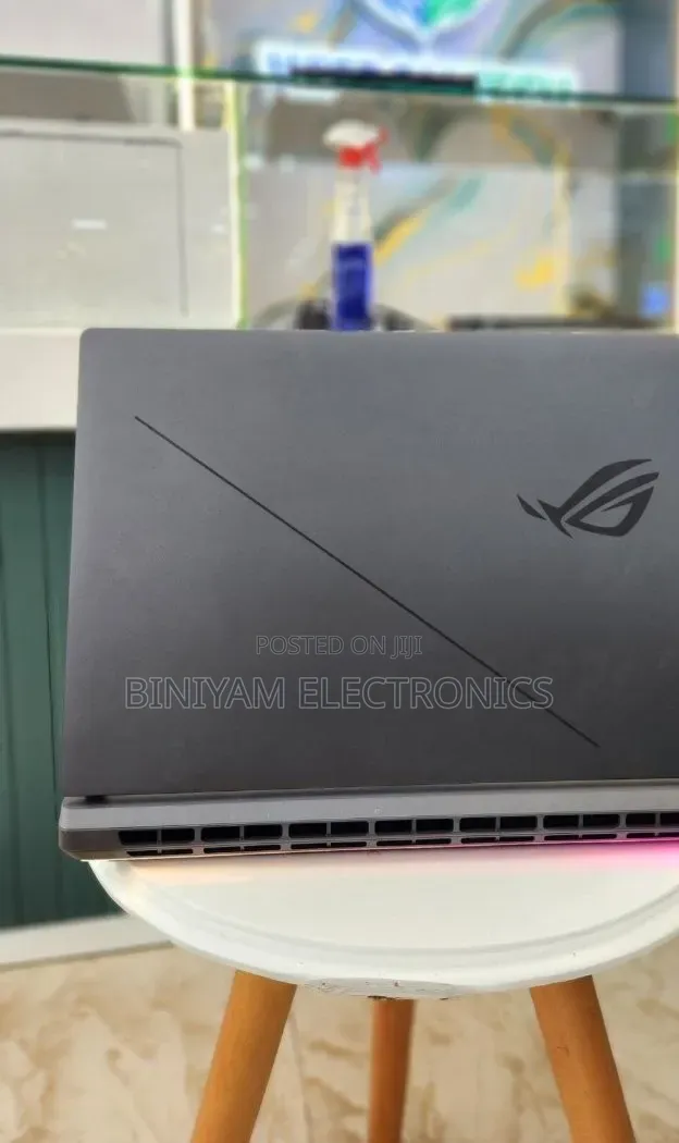 New Laptop Asus ROG Strix G18 32GB Intel Core Ultra 9 SSD 2T