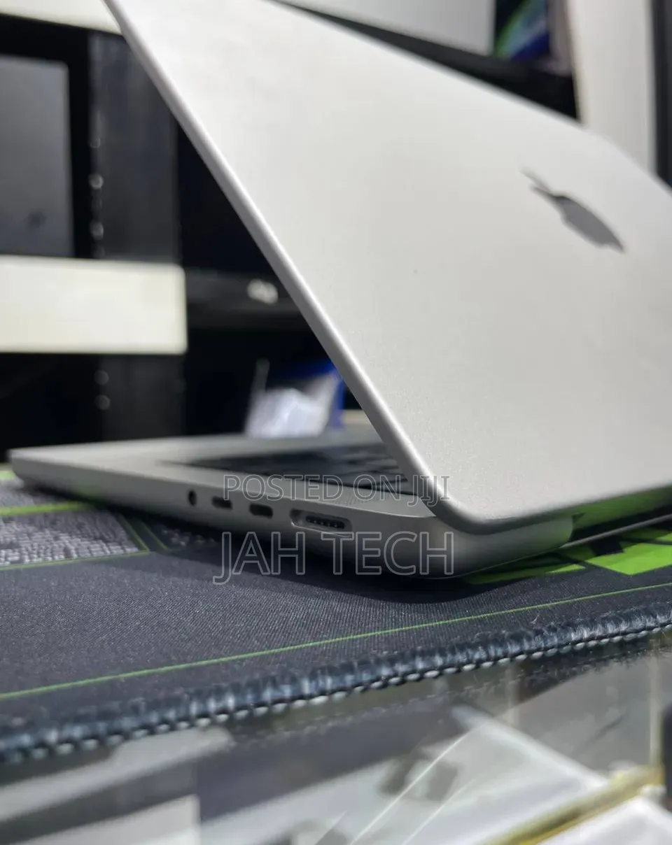 New Laptop Apple MacBook Pro 2021 M1 16GB Apple M1 Pro SSD 512GB
