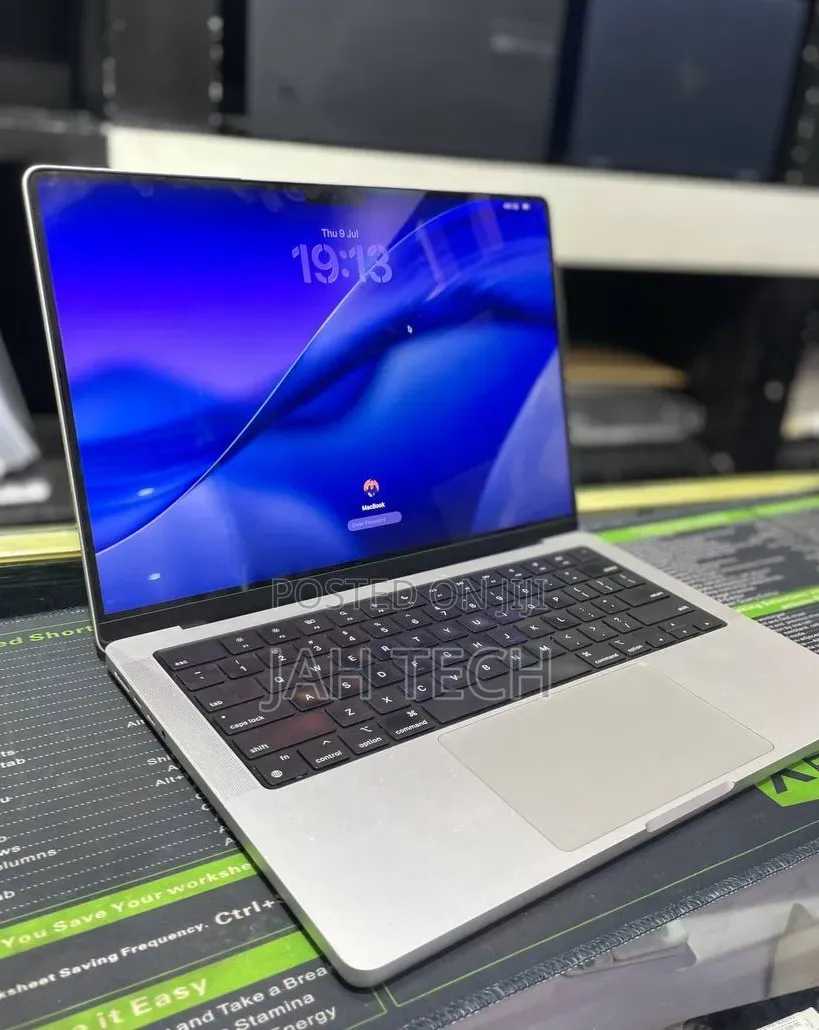 New Laptop Apple MacBook Pro 2021 M1 16GB Apple M1 Pro SSD 512GB