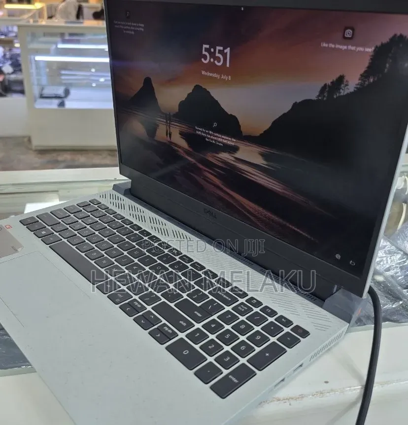 New Laptop Dell G15 5510 16GB Intel Core i7 SSD 512GB