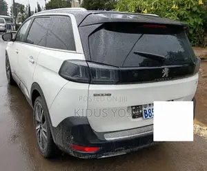 Peugeot 5008 2022 White