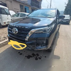 Toyota Fortuner 2022 Black