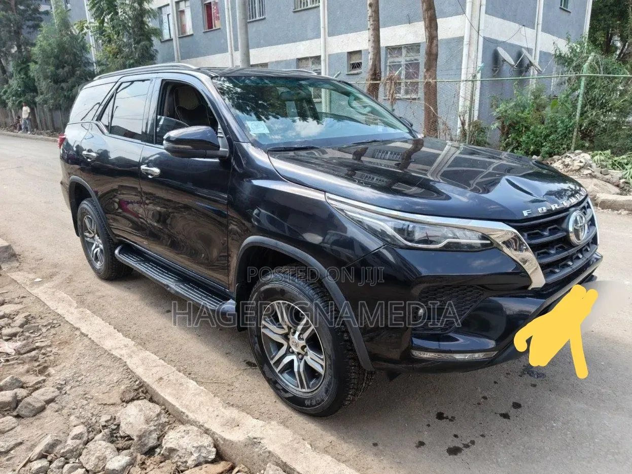 Toyota Fortuner 2022 Black