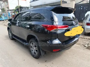 Toyota Fortuner 2022 Black