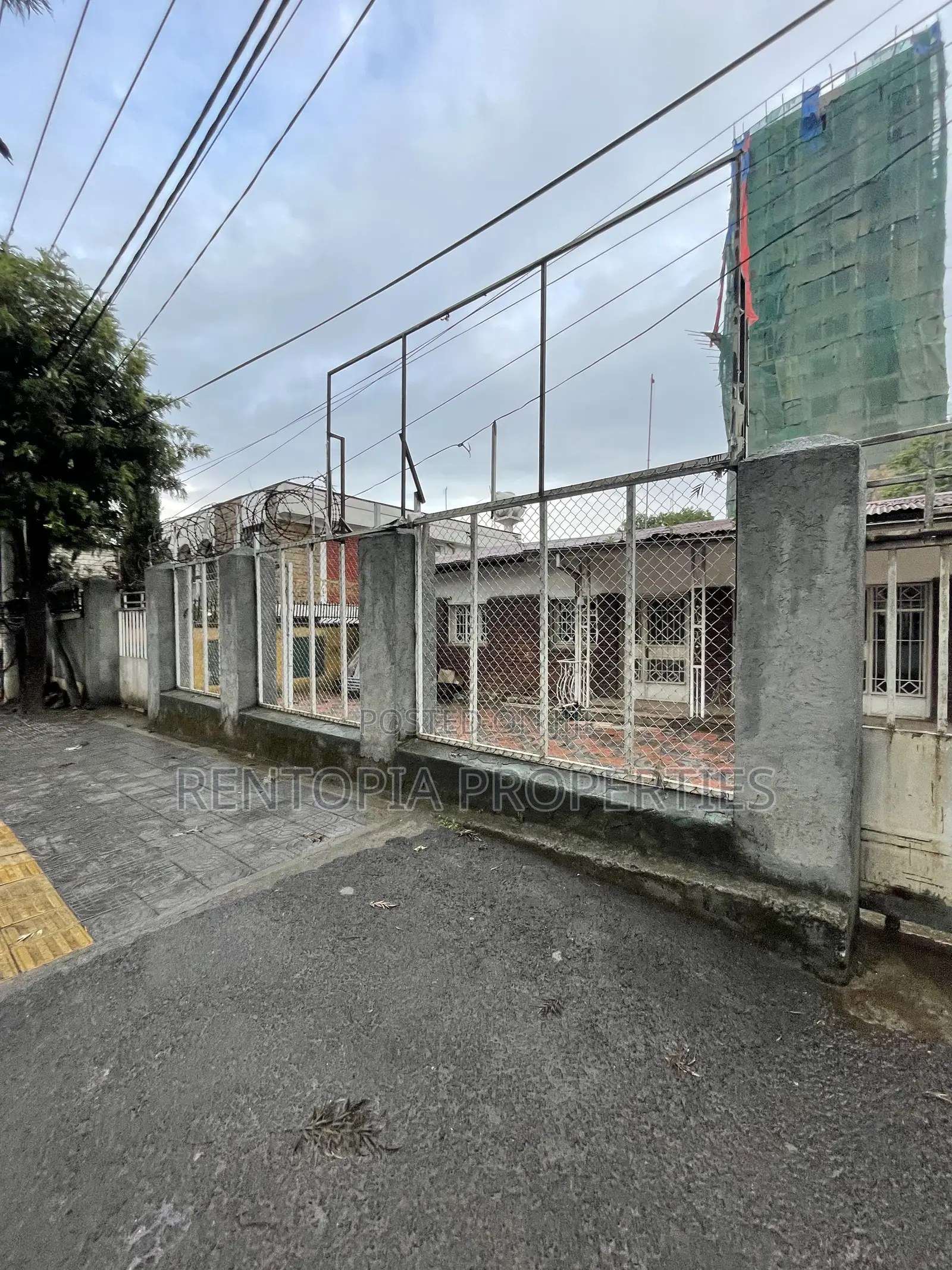 Car Showroom for Rent!